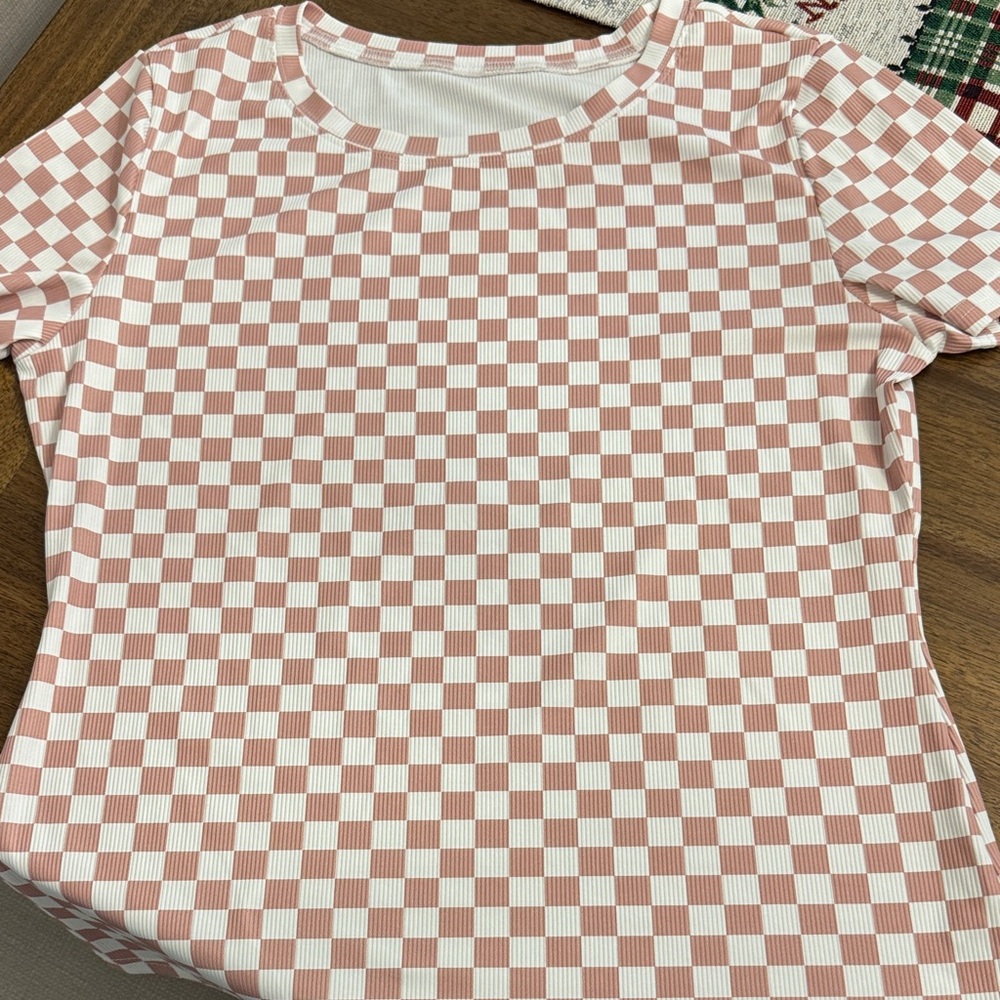 White and pink checkered tee shirt. Ribbed. Size XL. Super comfy! - Picture 2 of 2